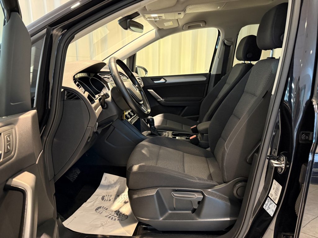 VOLKSWAGEN Touran 1.4 TSI DSG Business 7P Navi ACC DAB+ - 4