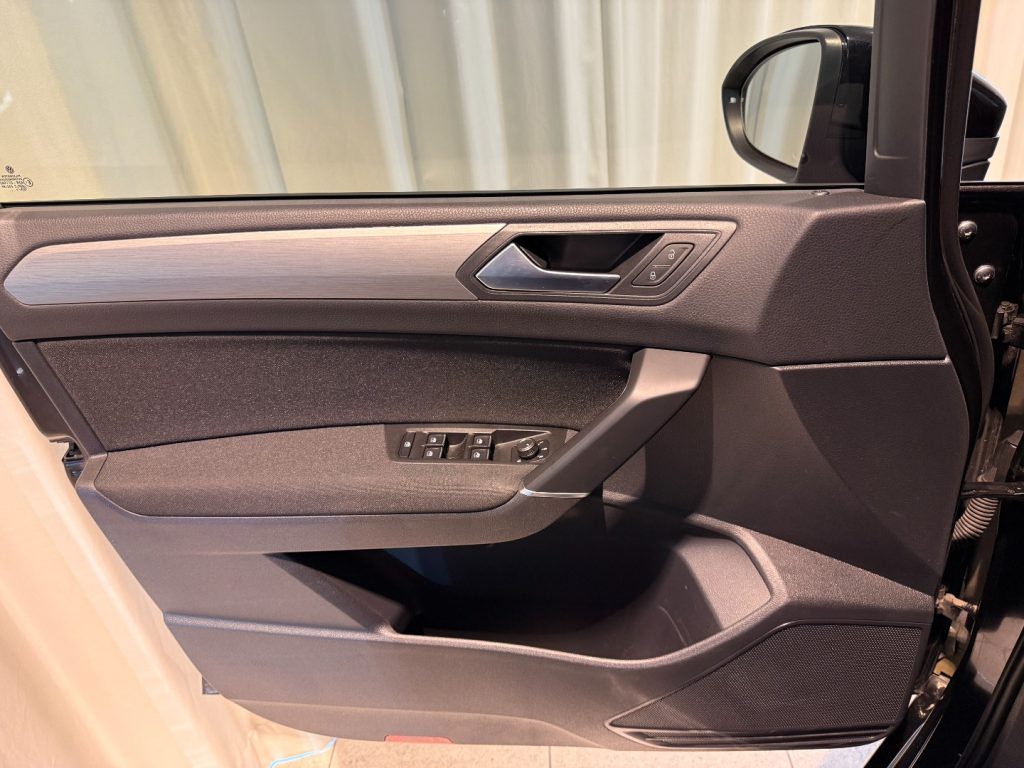 VOLKSWAGEN Touran 1.4 TSI DSG Business 7P Navi ACC DAB+ - 16