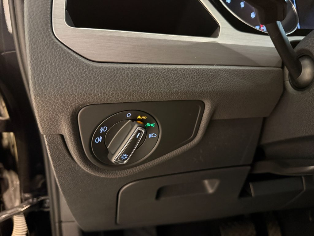 VOLKSWAGEN Touran 1.4 TSI DSG Business 7P Navi ACC DAB+ - 9