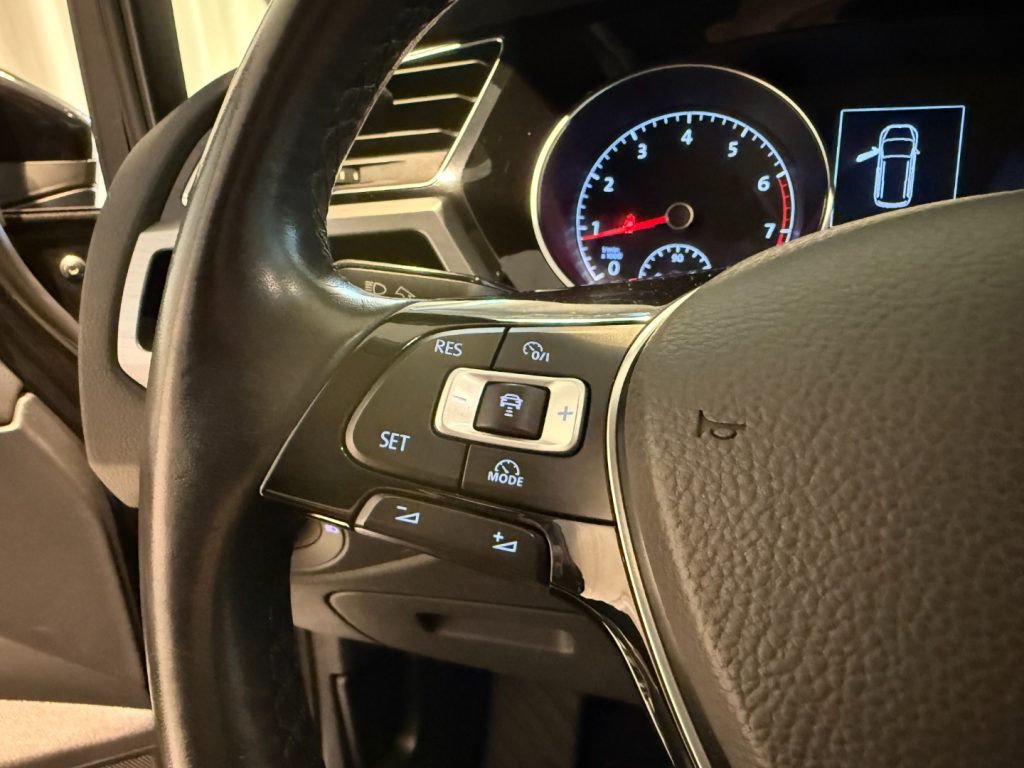 VOLKSWAGEN Touran 1.4 TSI DSG Business 7P Navi ACC DAB+ - 10