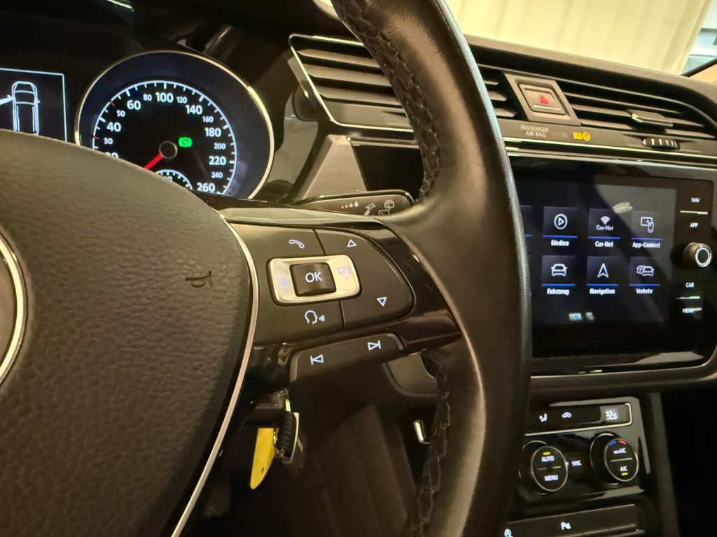 VOLKSWAGEN Touran 1.4 TSI DSG Business 7P Navi ACC DAB+ - 11