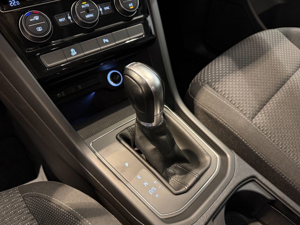 VOLKSWAGEN Touran 1.4 TSI DSG Business 7P Navi ACC DAB+ - 15