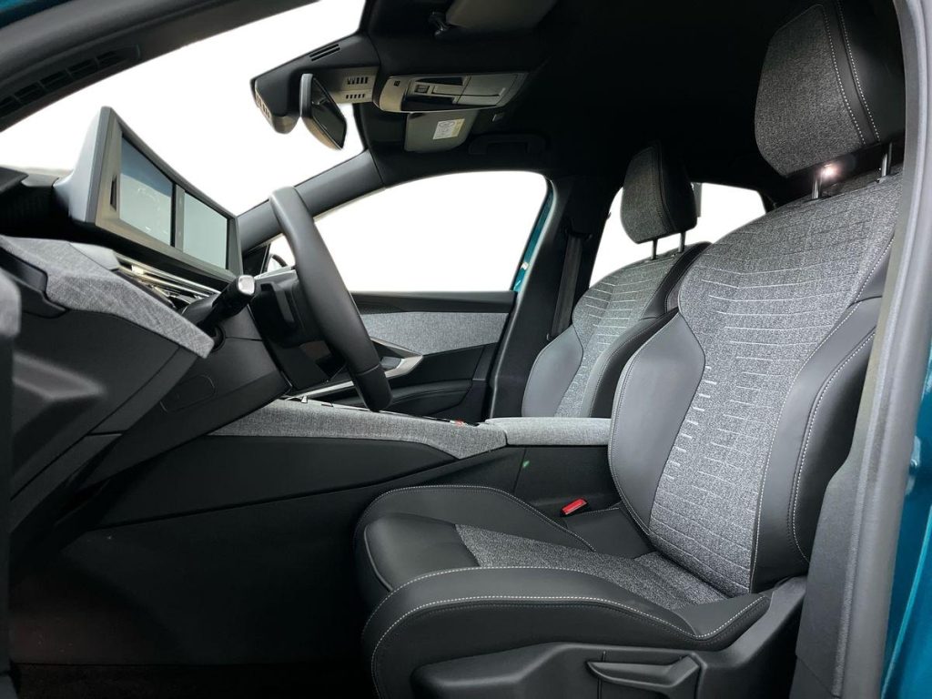 PEUGEOT 3008 Hybrid 145 e-DCS6 GT - 10