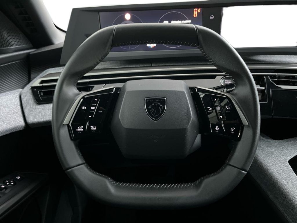 PEUGEOT 3008 Hybrid 145 e-DCS6 GT - 11