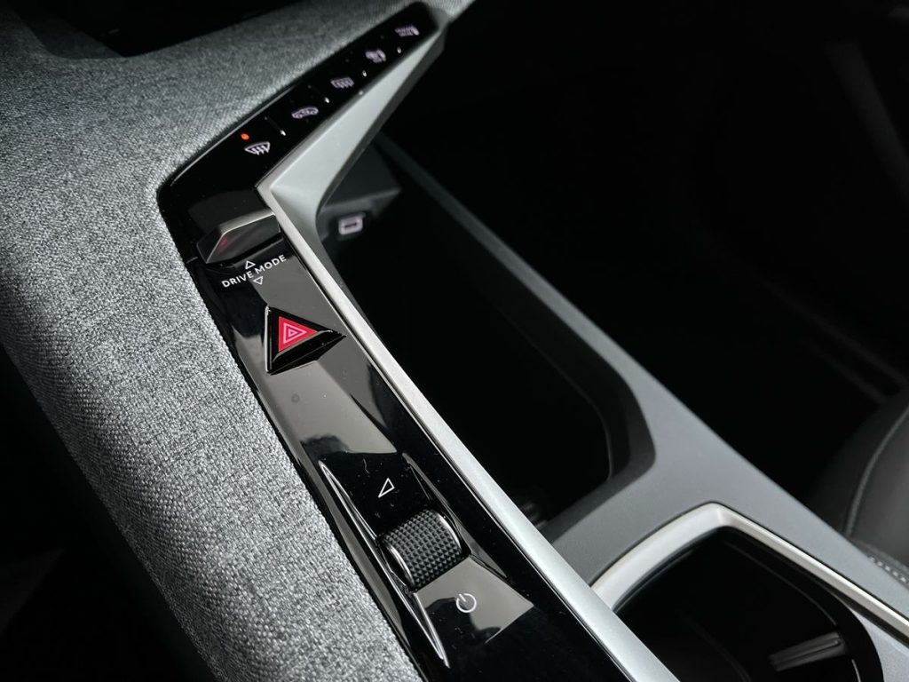 PEUGEOT 3008 Hybrid 145 e-DCS6 GT - 14