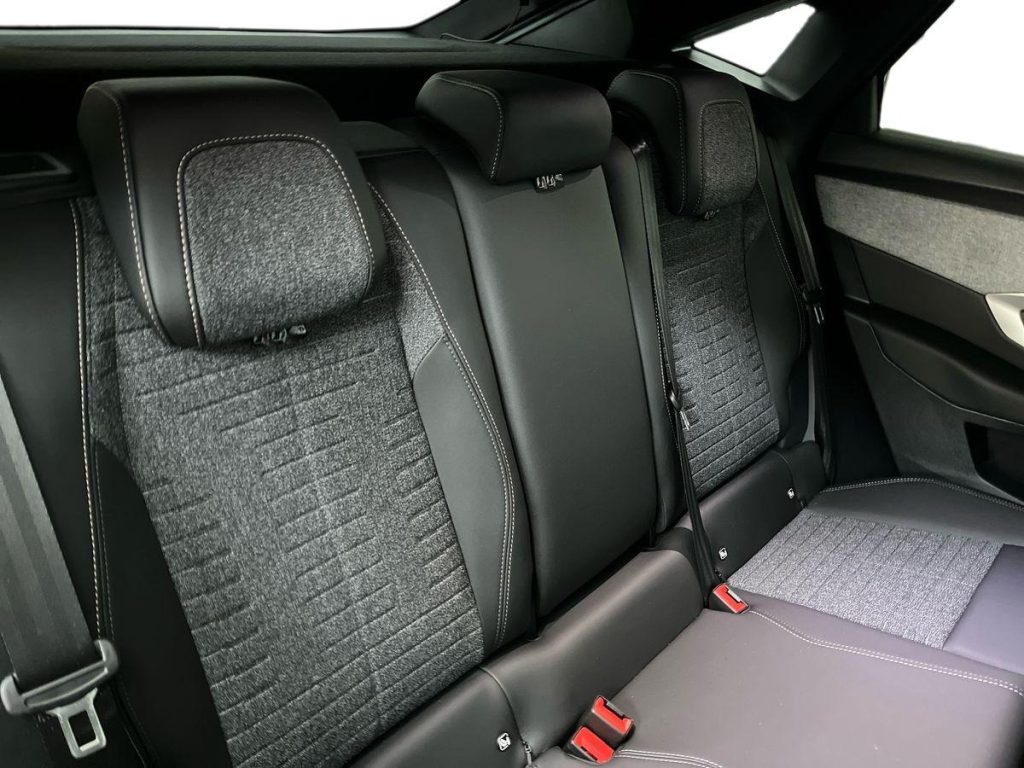 PEUGEOT 3008 Hybrid 145 e-DCS6 GT - 15