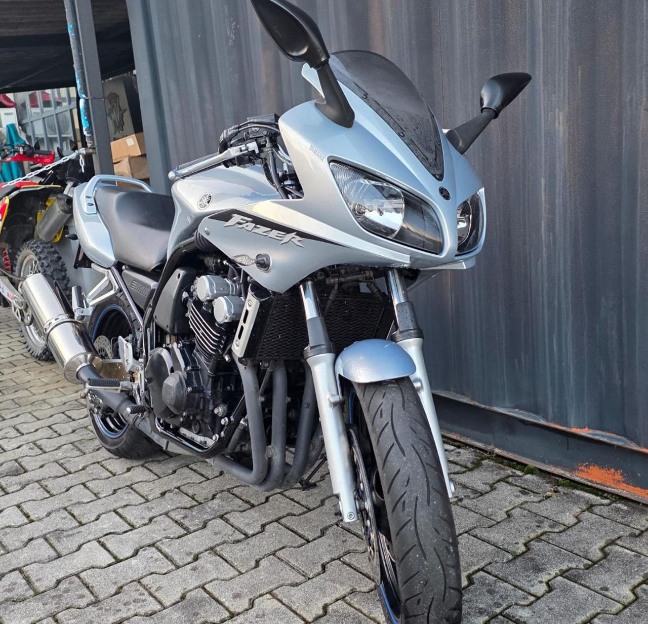 YAMAHA FZ6 Fazer 2003 - 4