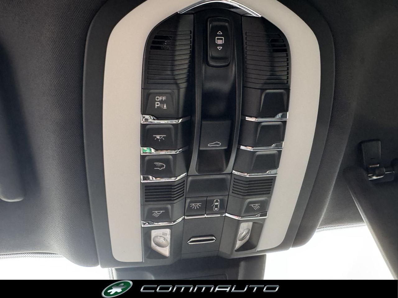 PORSCHE Macan 2.0 - 24