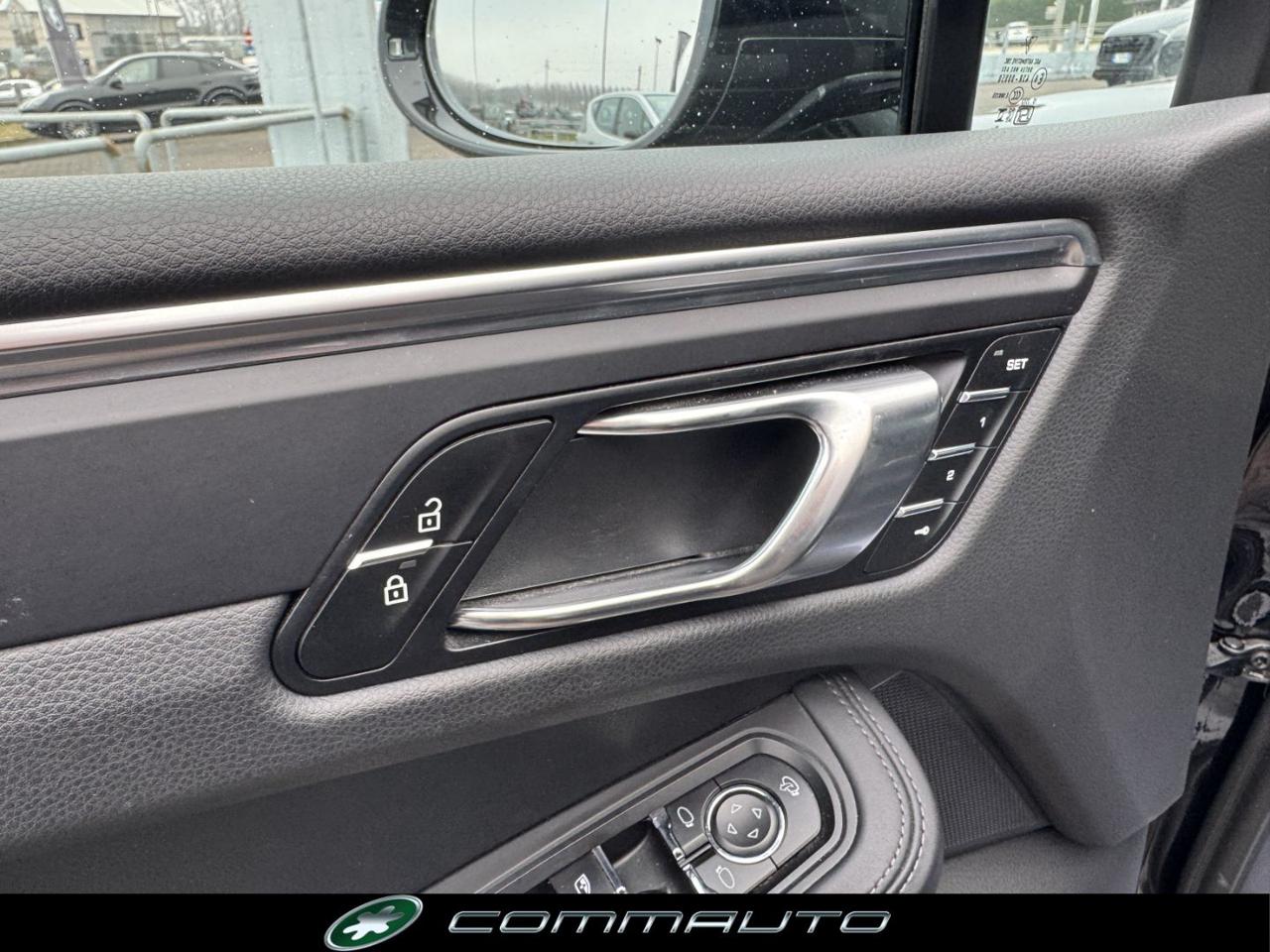 PORSCHE Macan 2.0 - 12