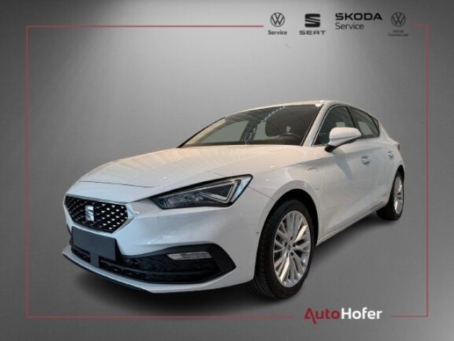 SEAT Leon Weiß metallisiert