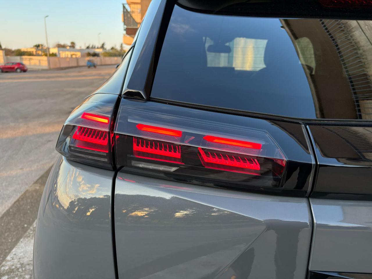 PEUGEOT 2008 1.5 BlueHDi 130 S&S EAT8 Allure - 28