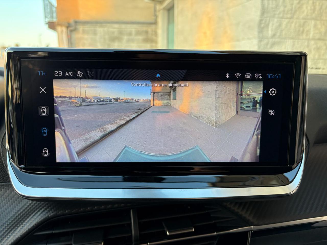 PEUGEOT 2008 1.5 BlueHDi 130 S&S EAT8 Allure - 25