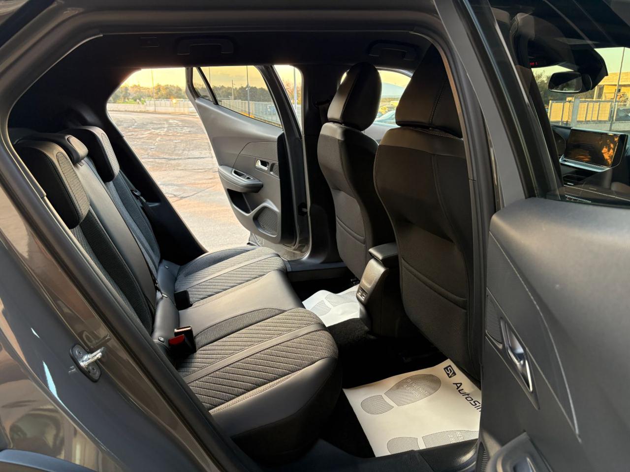 PEUGEOT 2008 1.5 BlueHDi 130 S&S EAT8 Allure - 10