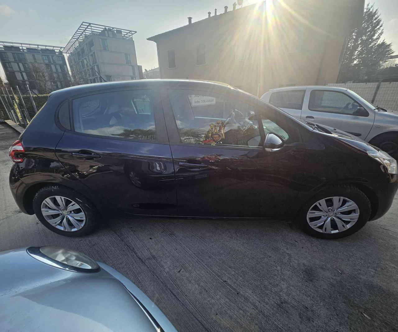 PEUGEOT 208 1° serie PureTech 82 5 porte Allure PARI AL NUOVO - 4