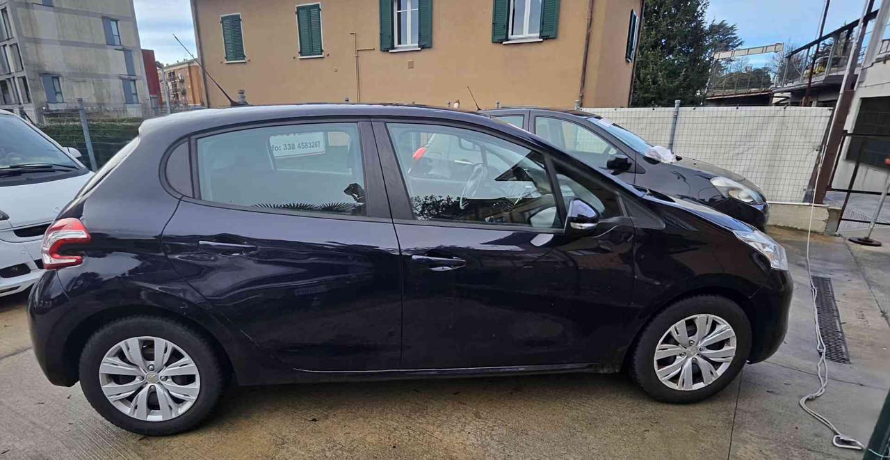 PEUGEOT 208 1° serie PureTech 82 5 porte Allure PARI AL NUOVO - 4