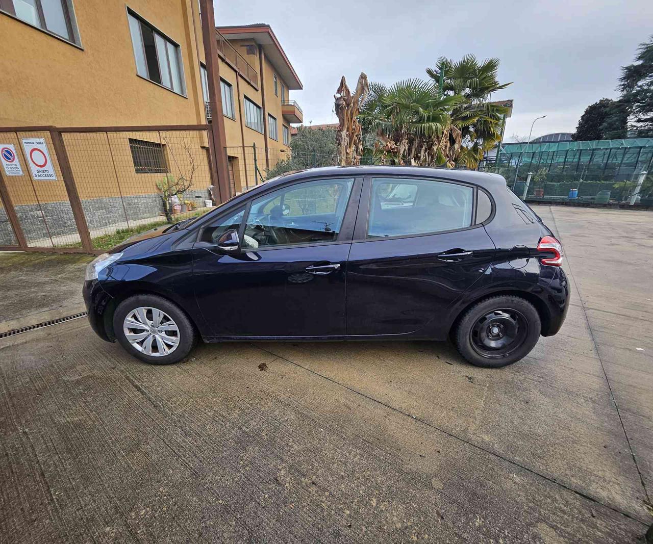 PEUGEOT 208 1° serie PureTech 82 5 porte Allure PARI AL NUOVO - 8