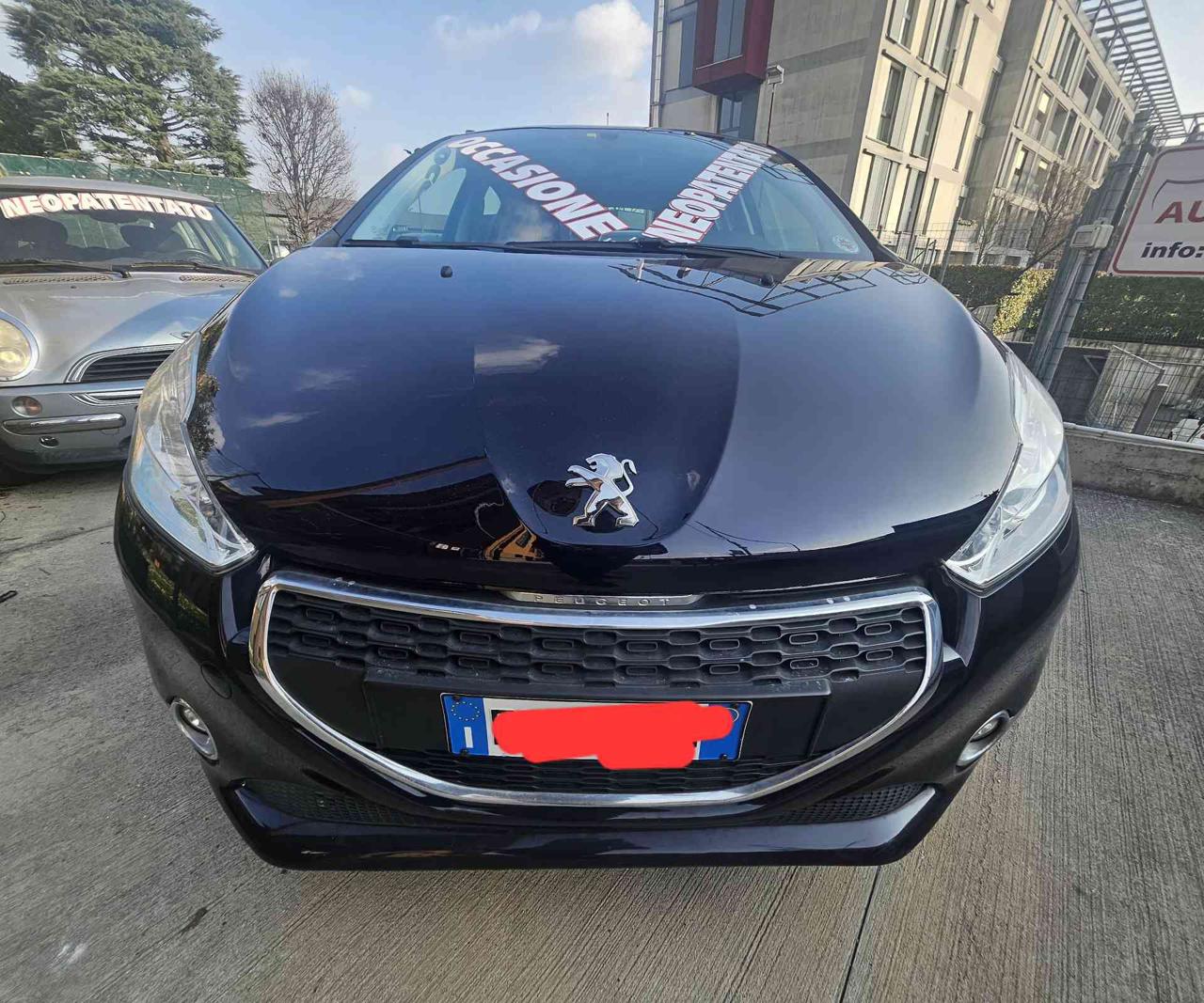 PEUGEOT 208 1° serie PureTech 82 5 porte Allure PARI AL NUOVO - 2