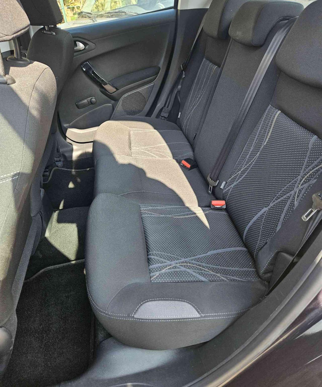 PEUGEOT 208 1° serie PureTech 82 5 porte Allure PARI AL NUOVO - 12