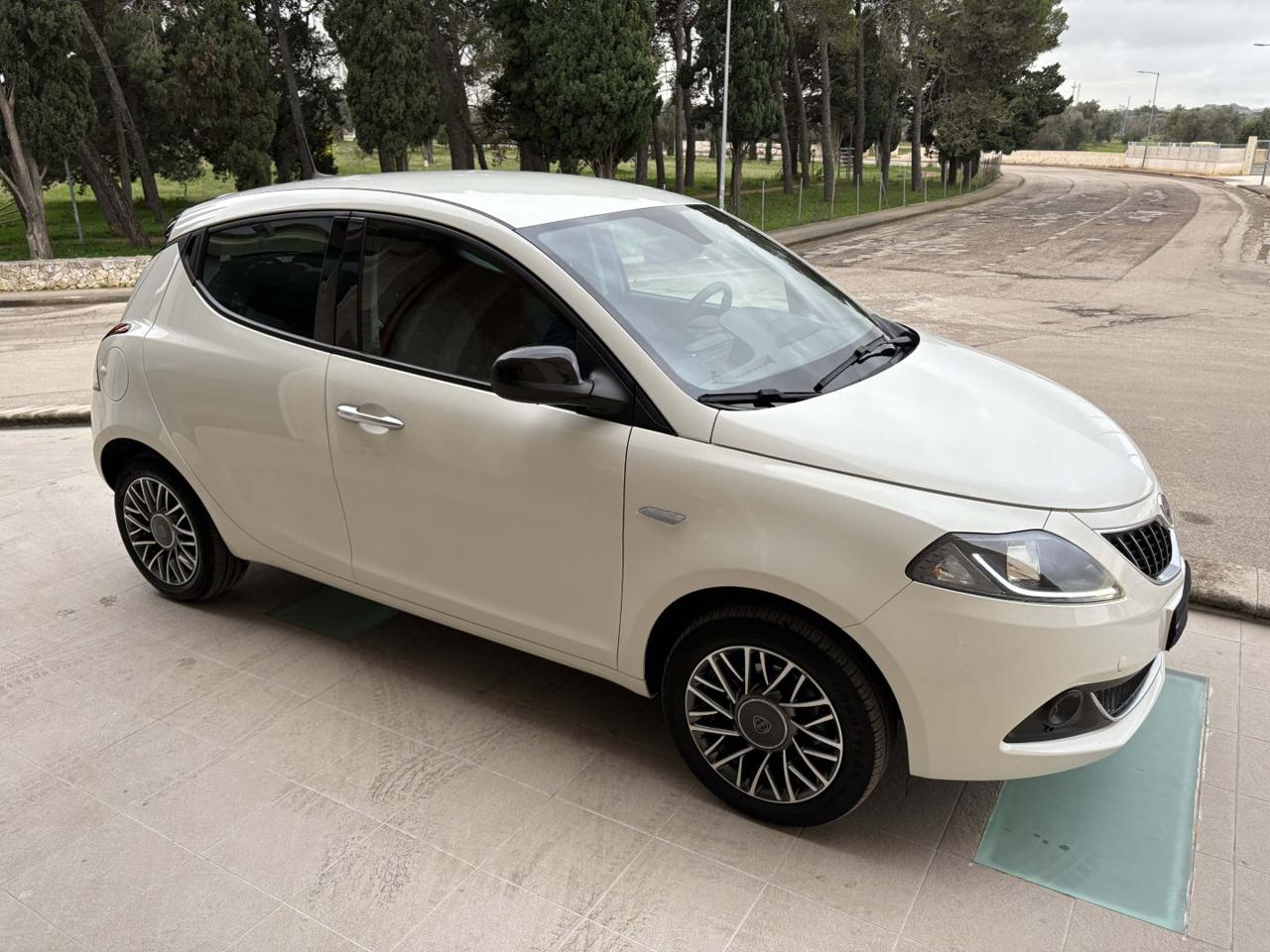LANCIA Ypsilon 1.0 FireFly 5 porte S&S Hybrid Gold 5 posti. - 3
