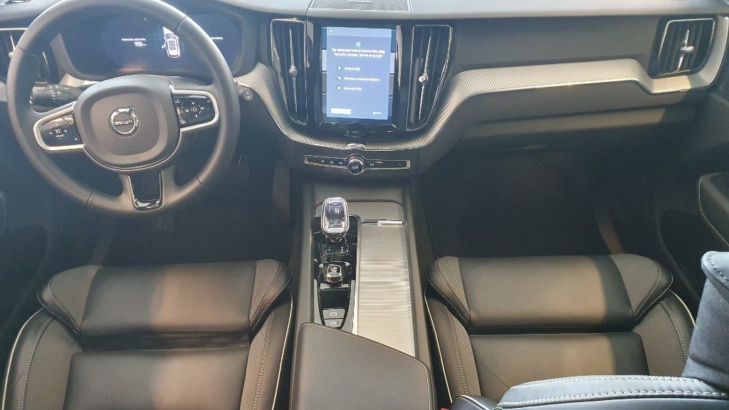 VOLVO XC60 T6 Plug-in hybrid AWD automatico Plus Dark - Grid Foto 7