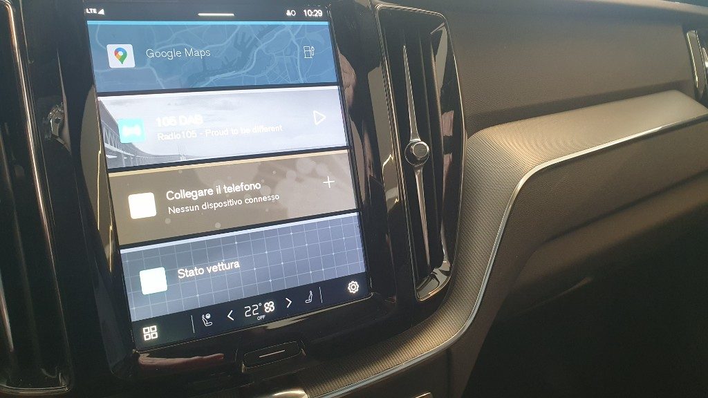 VOLVO XC60 T6 Plug-in hybrid AWD automatico Plus Dark - Grid Foto 9