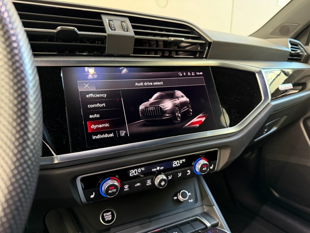 AUDI Q3 40 TFSI quattro S tronic S line Matrix GANCIO 20 - 16
