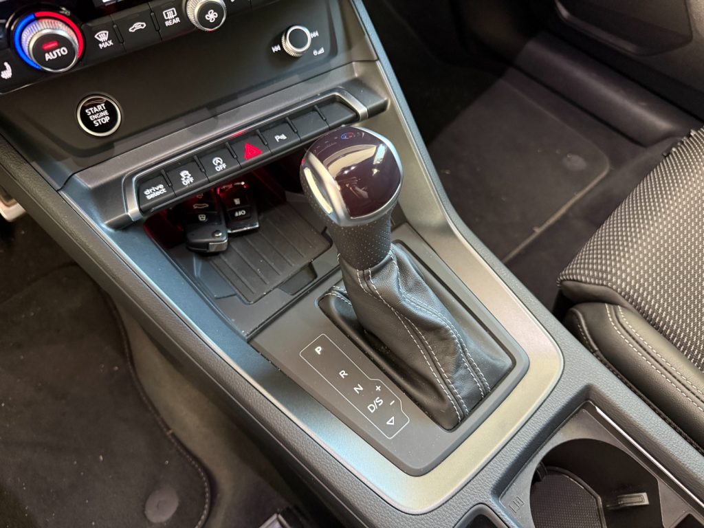 AUDI Q3 40 TFSI quattro S tronic S line Matrix GANCIO 20 - 18