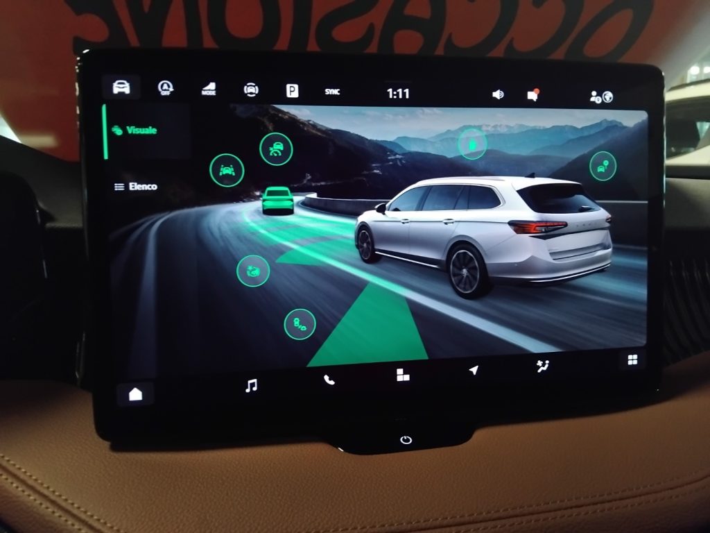 SKODA Superb 2.0 TDI DSG Wagon Laurin&Klement - 8