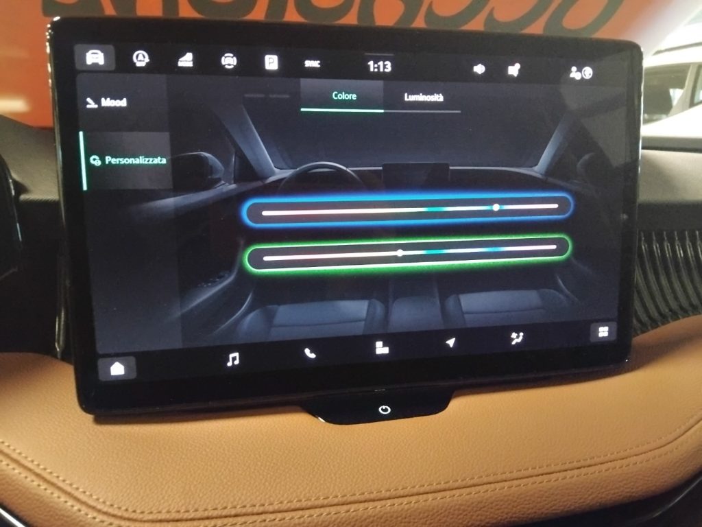 SKODA Superb 2.0 TDI DSG Wagon Laurin&Klement - 21