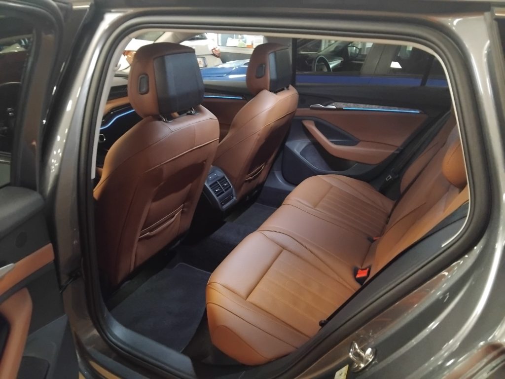 SKODA Superb 2.0 TDI DSG Wagon Laurin&Klement - 28