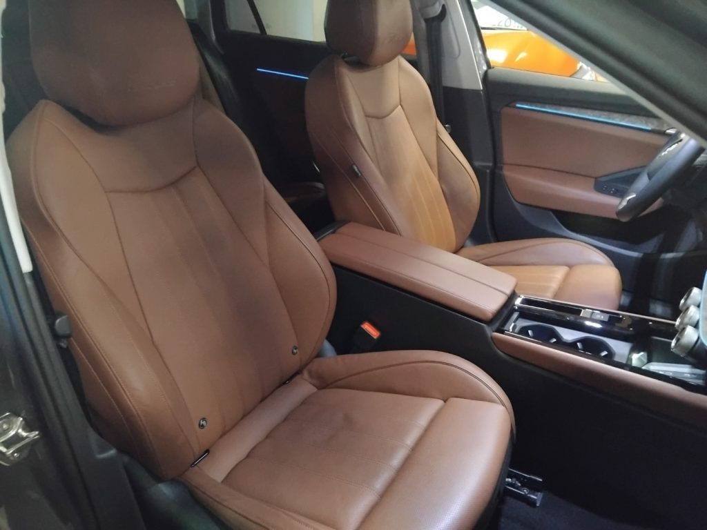 SKODA Superb 2.0 TDI DSG Wagon Laurin&Klement - 35