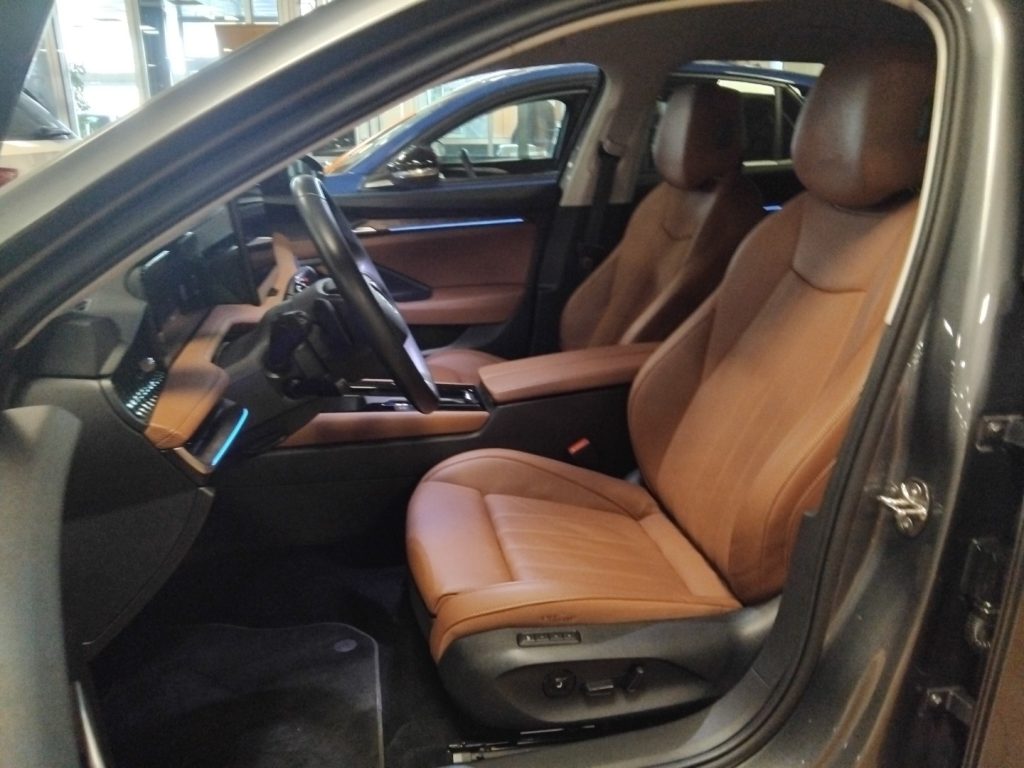 SKODA Superb 2.0 TDI DSG Wagon Laurin&Klement - 39