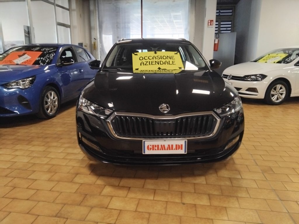 SKODA Octavia 2.0 TDI EVO SCR DSG Wagon Executive - 2