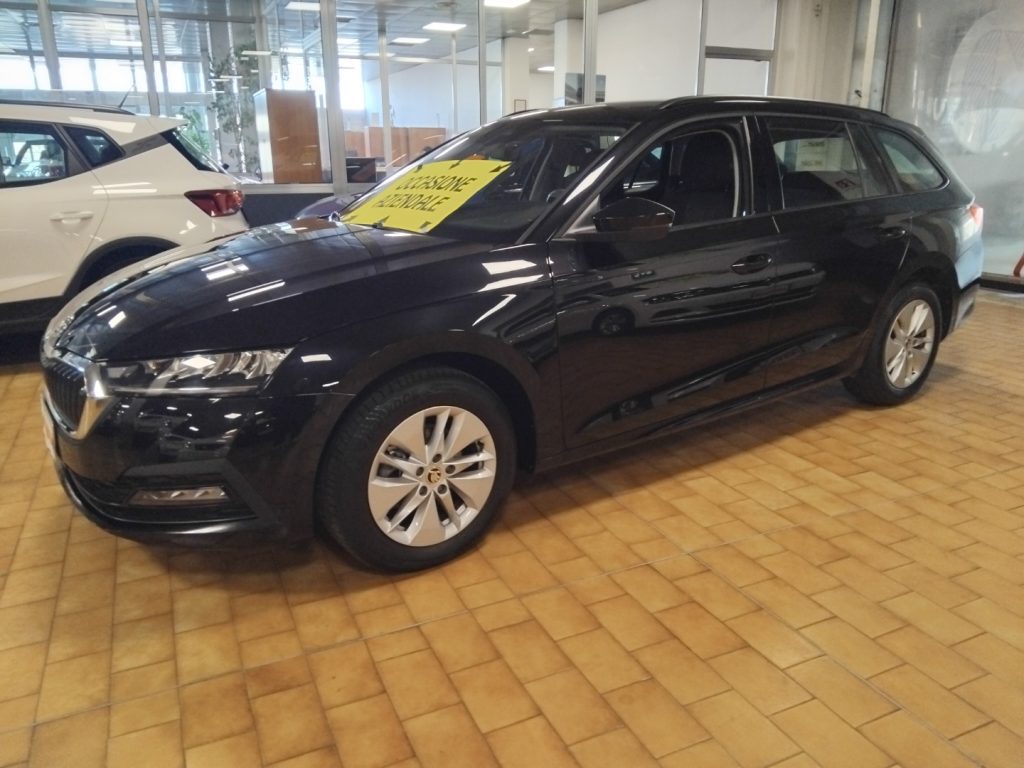 SKODA Octavia 2.0 TDI EVO SCR DSG Wagon Executive - 3