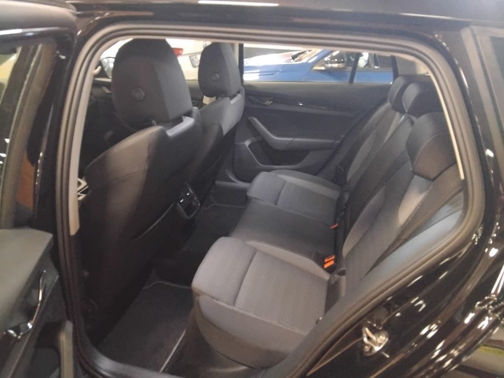 SKODA Octavia 2.0 TDI EVO SCR DSG Wagon Executive - 7