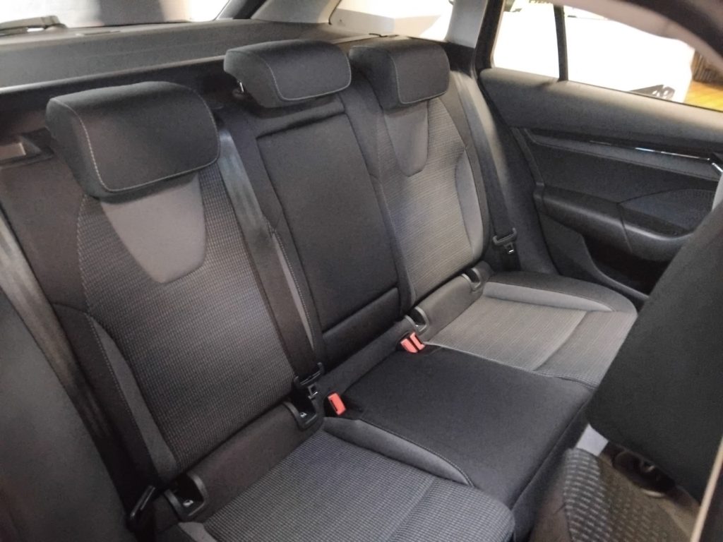 SKODA Octavia 2.0 TDI EVO SCR DSG Wagon Executive - 11