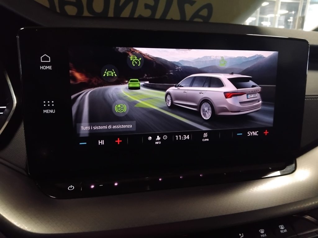 SKODA Octavia 2.0 TDI EVO SCR DSG Wagon Executive - 18