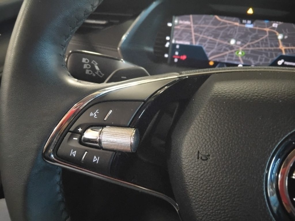 SKODA Octavia 2.0 TDI EVO SCR DSG Wagon Executive - 23