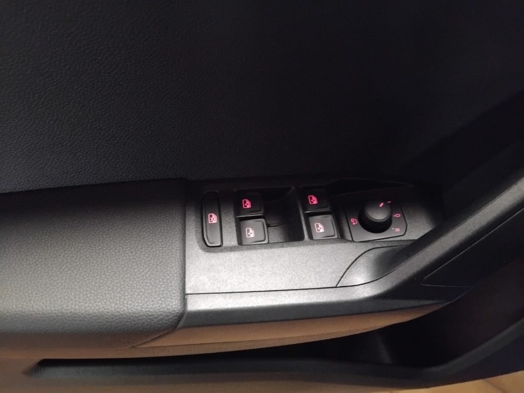 SEAT Arona 1.6 TDI 95 CV DSG Style - 17