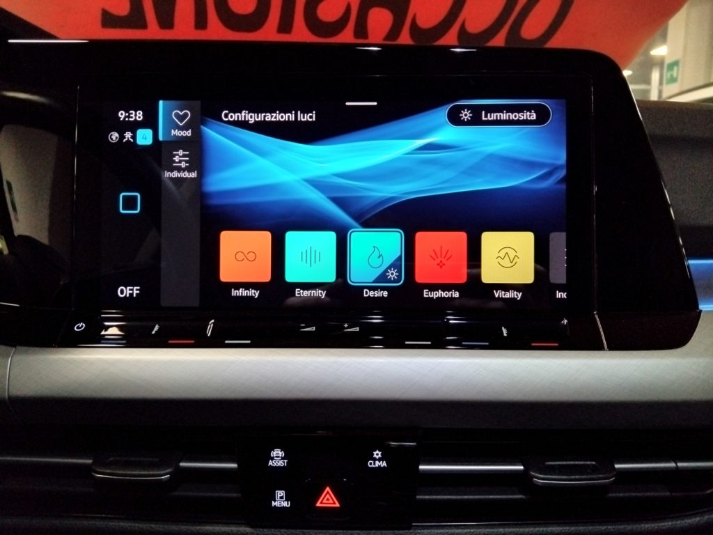 VOLKSWAGEN Golf 1.0 TSI EVO Life MHEV 17 - 24