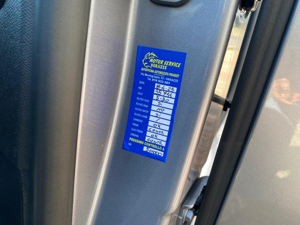PEUGEOT 2008 130CV Allure Pack UNICO PROPRIETARIO GOMME NUOVE - 6