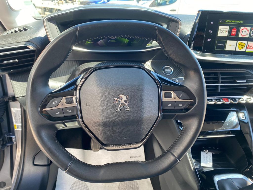 PEUGEOT 2008 130CV Allure Pack UNICO PROPRIETARIO GOMME NUOVE - 11