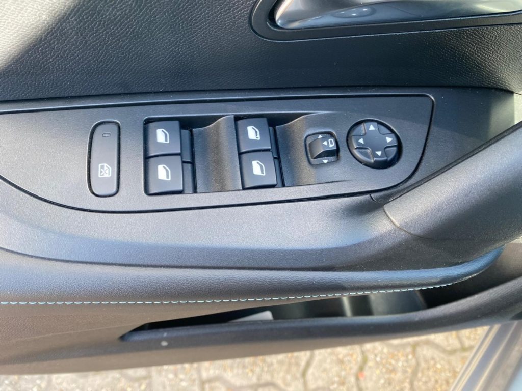 PEUGEOT 2008 130CV Allure Pack UNICO PROPRIETARIO GOMME NUOVE - 16