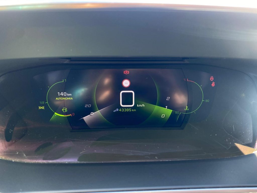 PEUGEOT 2008 130CV Allure Pack UNICO PROPRIETARIO GOMME NUOVE - 17