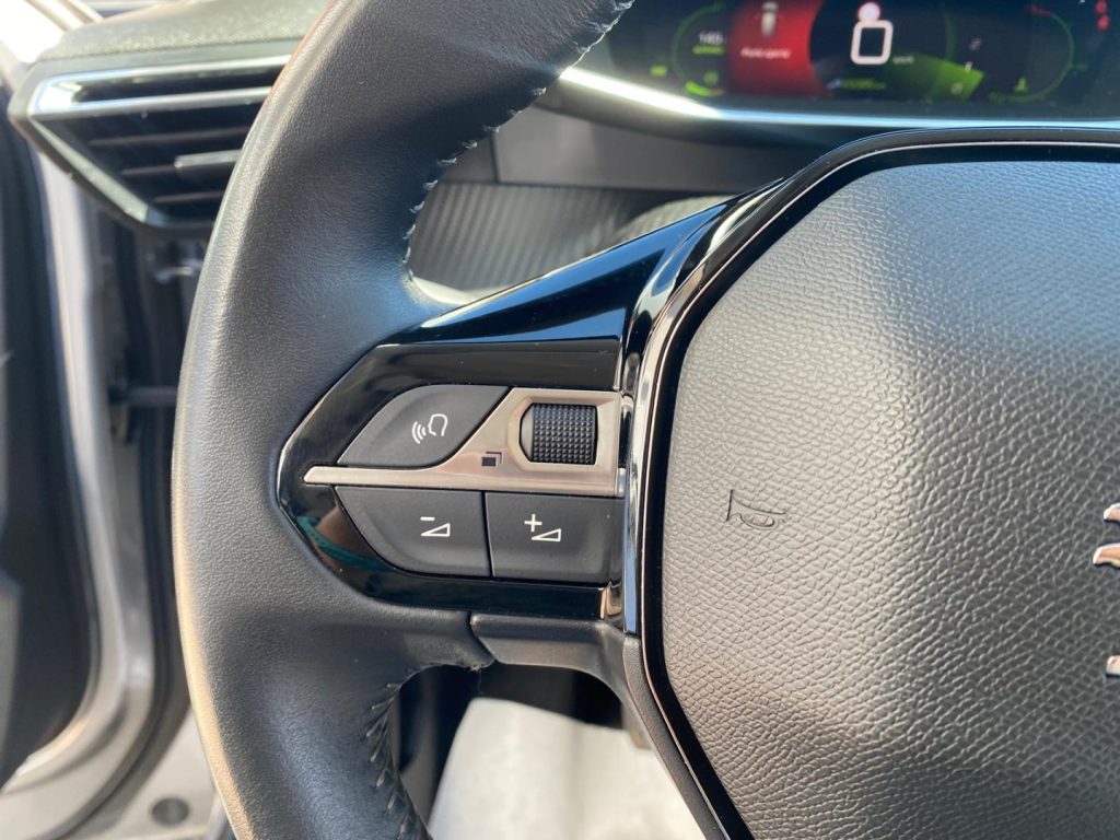 PEUGEOT 2008 130CV Allure Pack UNICO PROPRIETARIO GOMME NUOVE - 18