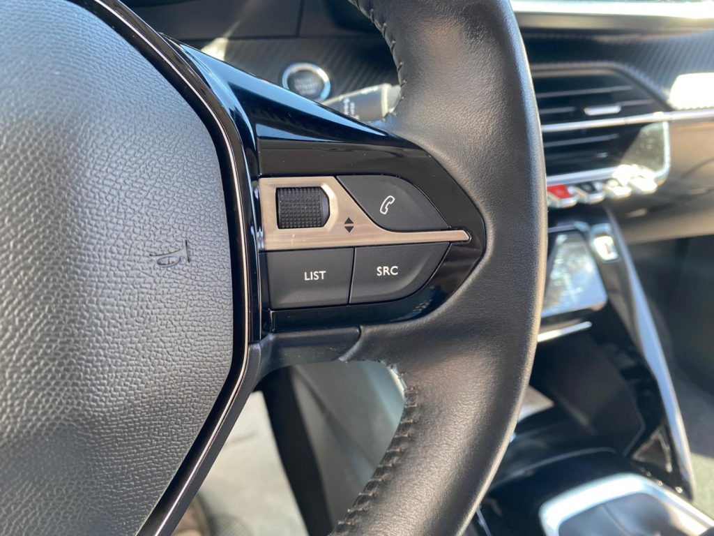 PEUGEOT 2008 130CV Allure Pack UNICO PROPRIETARIO GOMME NUOVE - 19