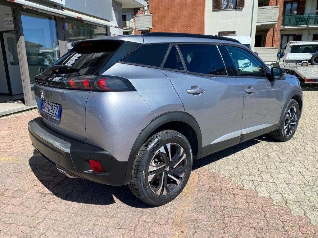 PEUGEOT 2008 130CV Allure Pack UNICO PROPRIETARIO GOMME NUOVE - 4
