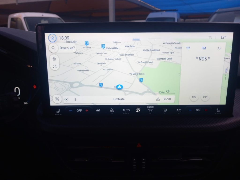 FORD Kuga 2.5 Full Hybrid 180 CV CVT 2WD ST-Line - 21