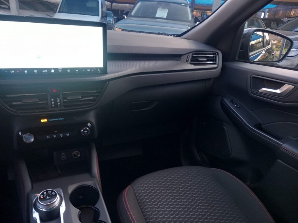 FORD Kuga 2.5 Full Hybrid 180 CV CVT 2WD ST-Line - 24