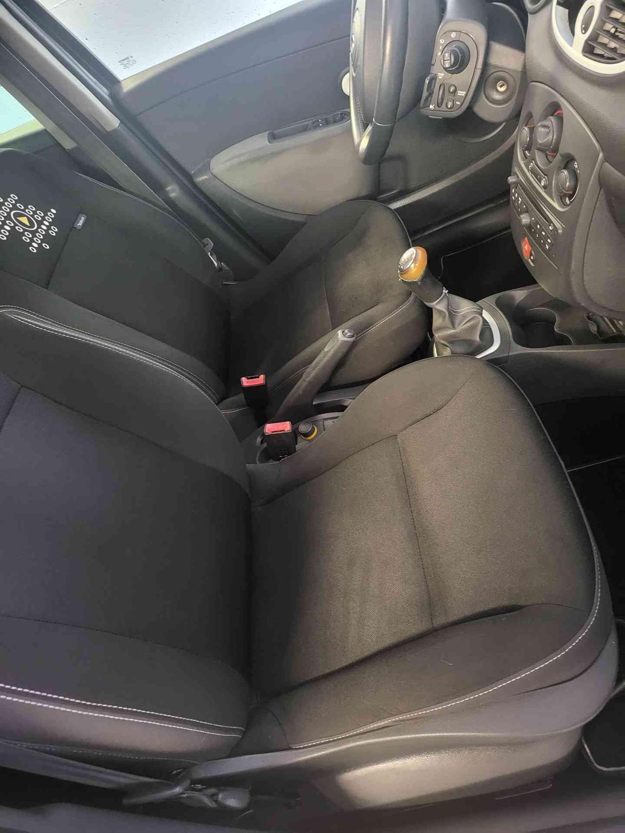 RENAULT Clio 1.2 16V 5 porte Dynamique - 11